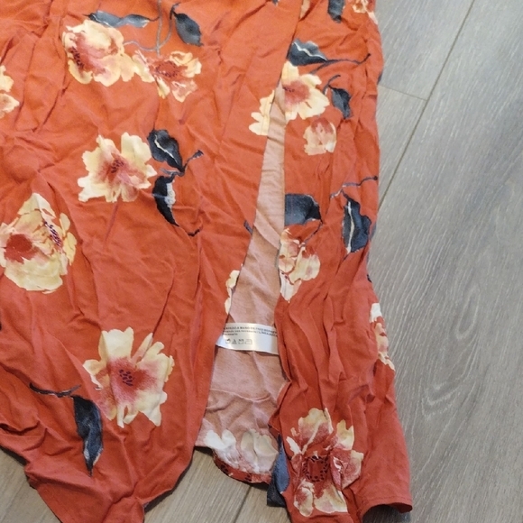 Floral Off-Shoulder Maxi Dress - Picture 4 of 10